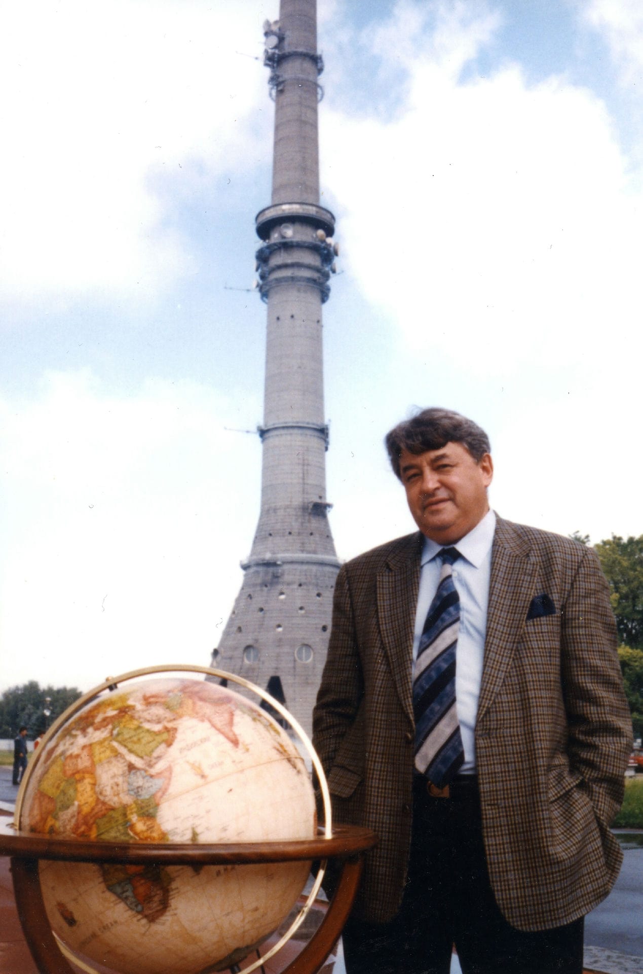 Экспонат #25. Генеральный директор «31 канала» Владимир Синельнов. 1995 — 1999 гг.