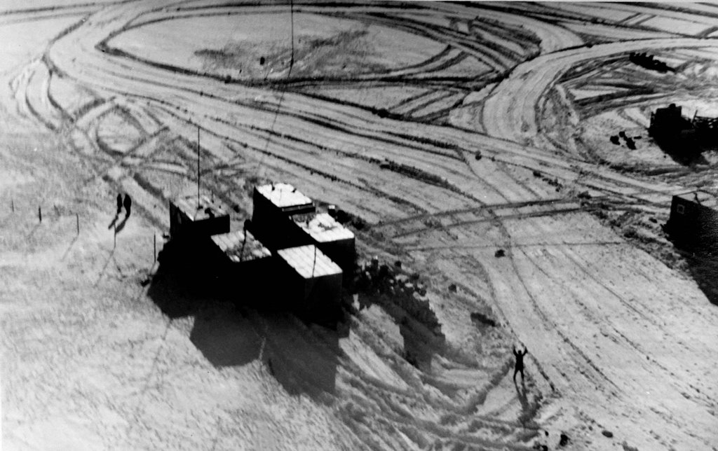Экспонат #9. Сооружения на станции Мирный. Антарктида. 1957 года