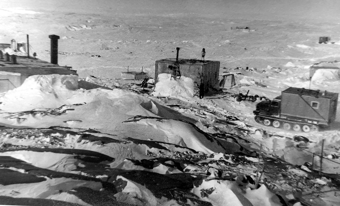 Экспонат #11. Вид с гранитной сопки. Антарктида. 1957 год