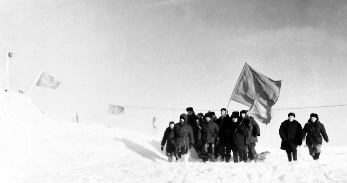Экспонат #22. Зимовщики станции «Восток-1» встречают участников похода к Южному геомагнитному полюсу. 29 октября 1957 года