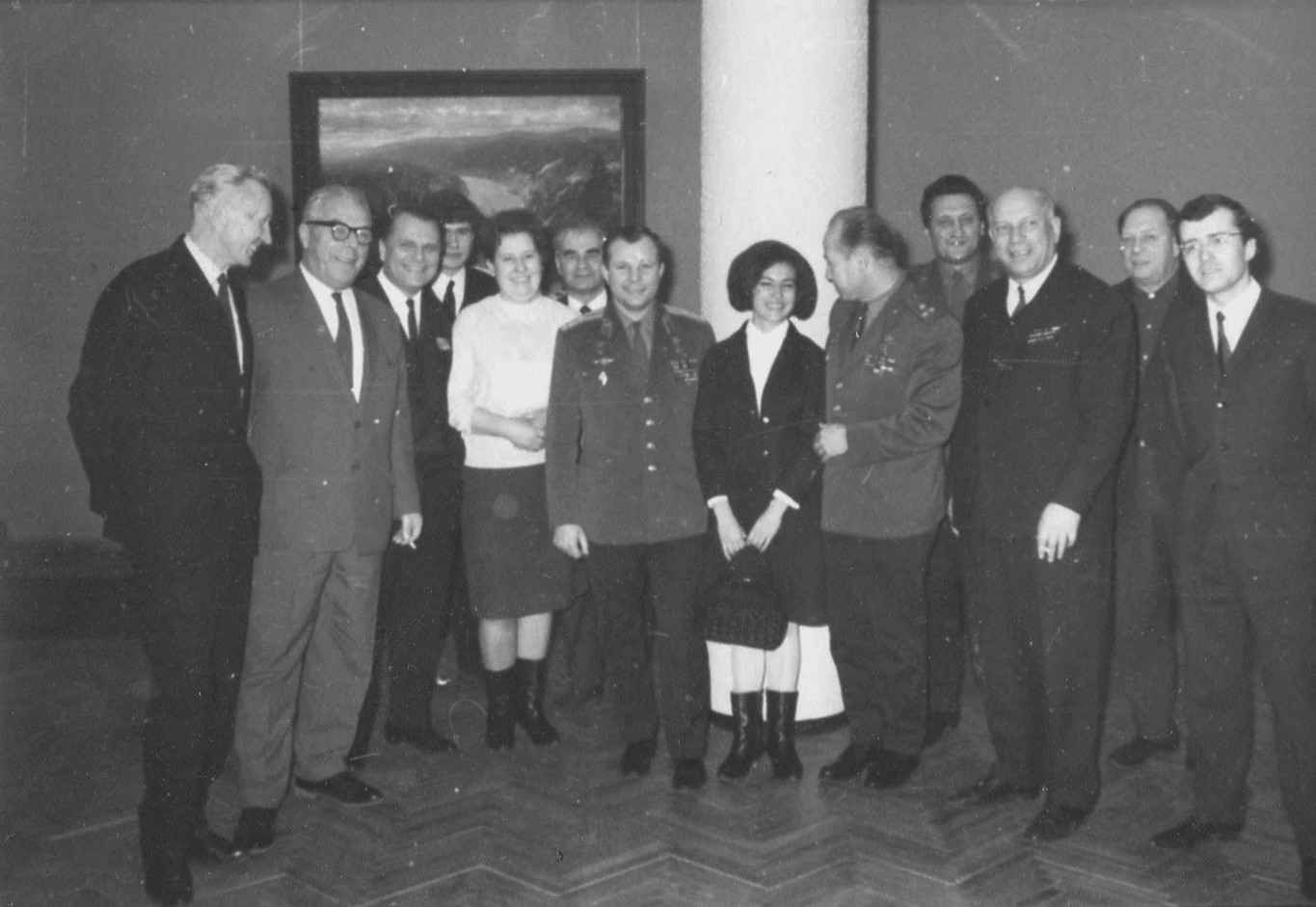 Экспонат #70. С космонавтами Гагариным, Леоновым и Волыновым в Звездном городке. 1965 год