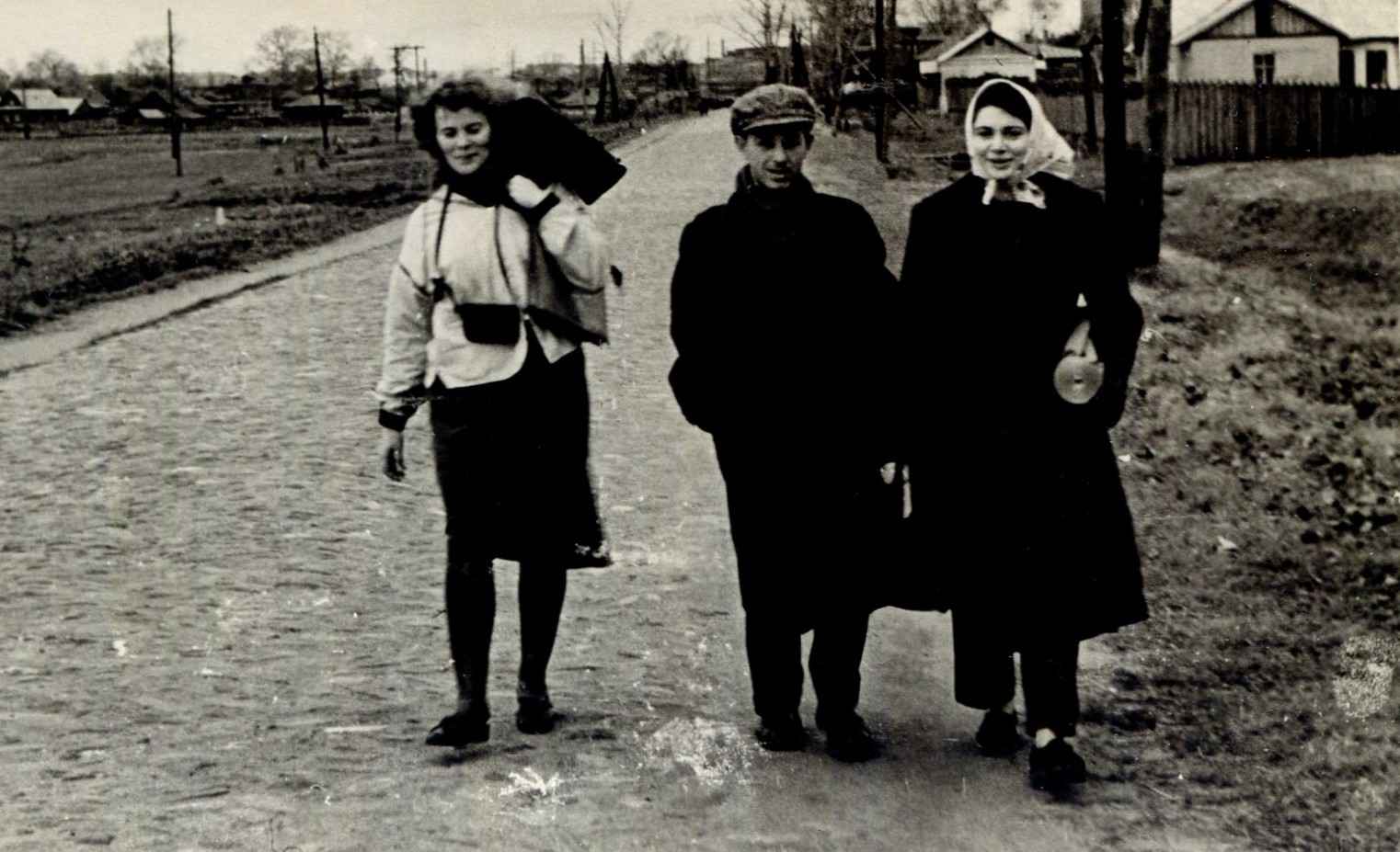 Экспонат #24. Студенты ВГИКа в Приокско-Террасном заповеднике. 1955-1956 гг.