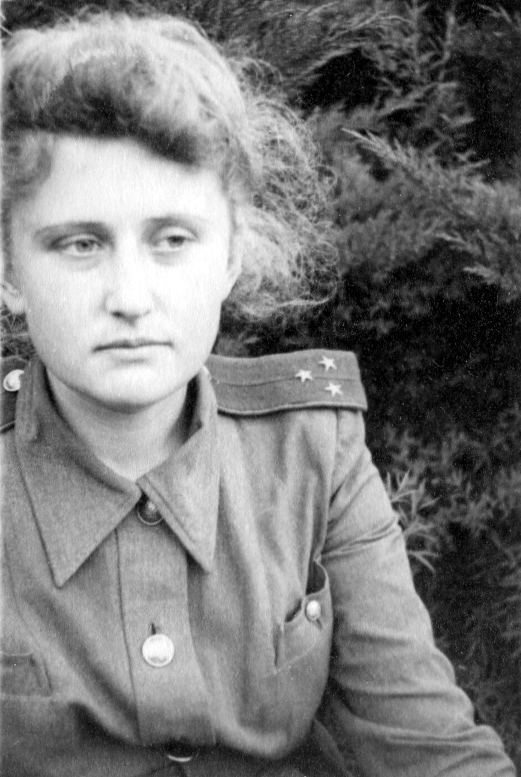 Экспонат #24. Старший лейтенант Мая Попова. г. Дрезден, 1945 год