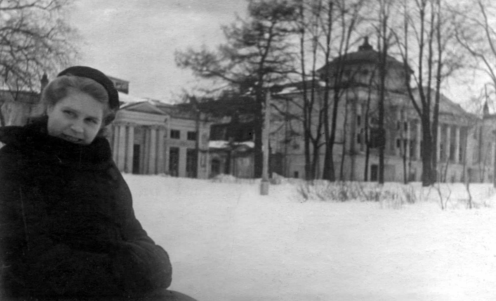 Экспонат #17. Светлана Арцеулова (Ковалева). Останкино. 1945 — 1946 гг.