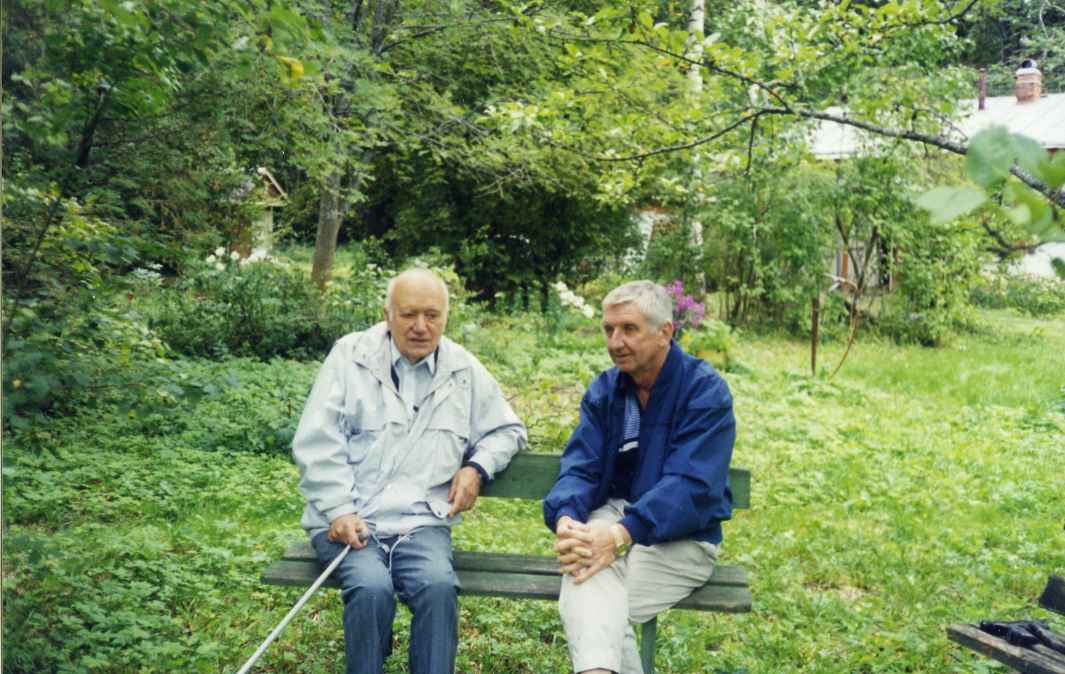 Экспонат #91. С академиком Б.В. Раушенбахом. 2000 год