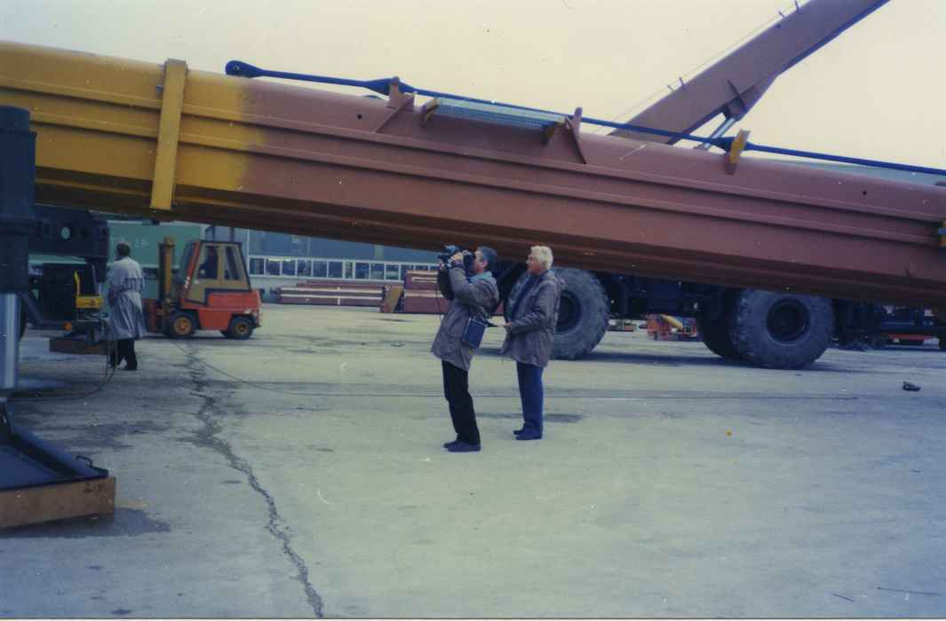 Экспонат #76. С оператором Максимовым на заводе Liebherr (ФРГ). 1987 год