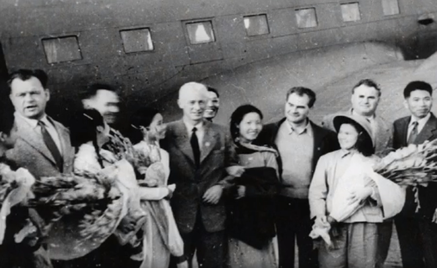 Экспонат #16. С Романом Карменом, Евгением Мухиным и Вл. Ешуриным во Вьетнаме. 1954 год
