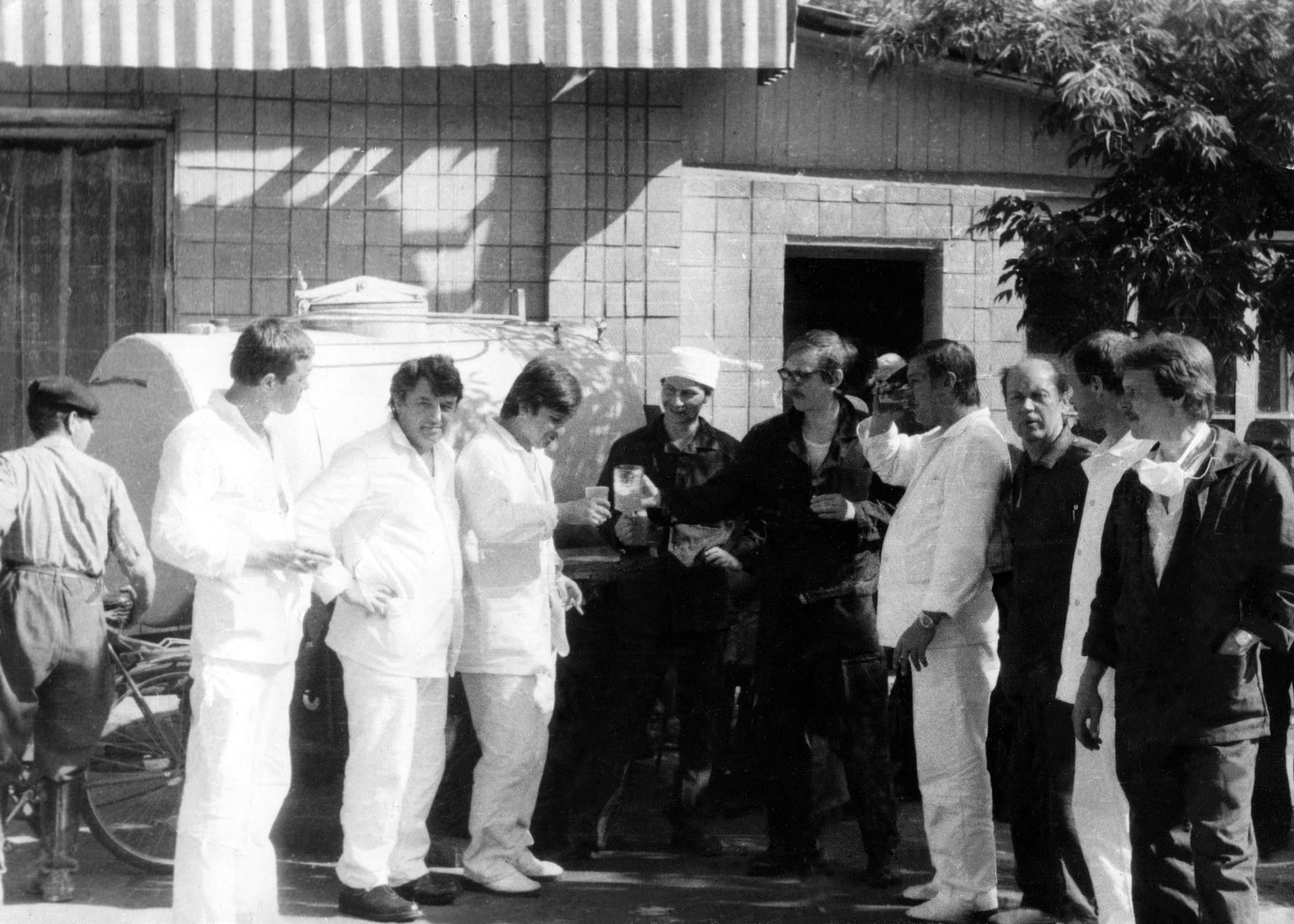 Съемочная группа ЦСДФ по дороге на ЧАЭС. Май 1986 года